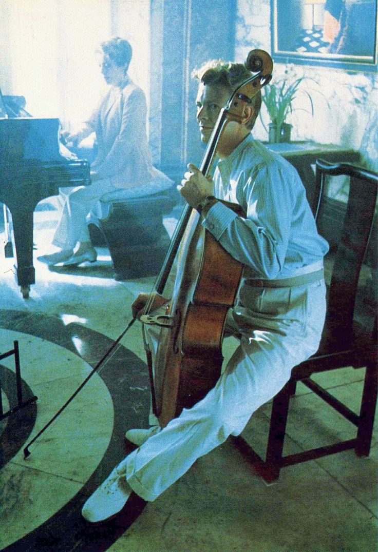 52b9435e2e3491873b08bbe33e3fee9d--david-bowie-starman-ziggy-stardust